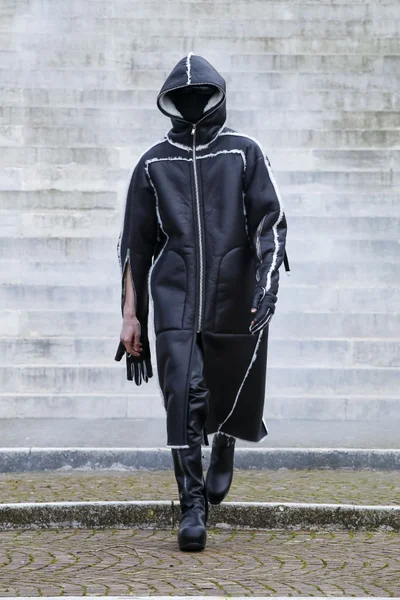 Look 12